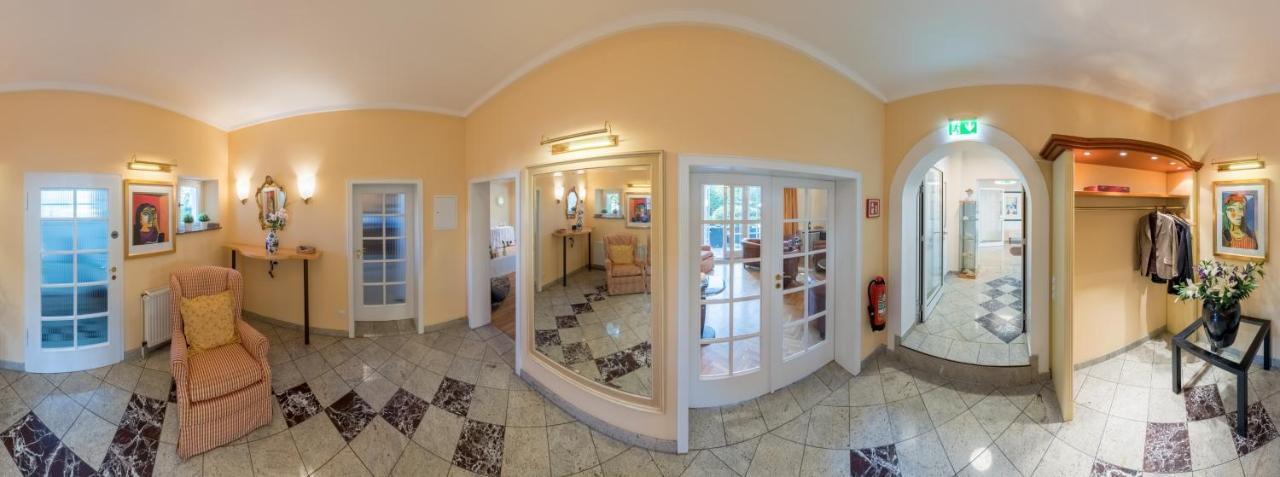 Hotel Villa Im Park デュッセルドルフ エクステリア 写真